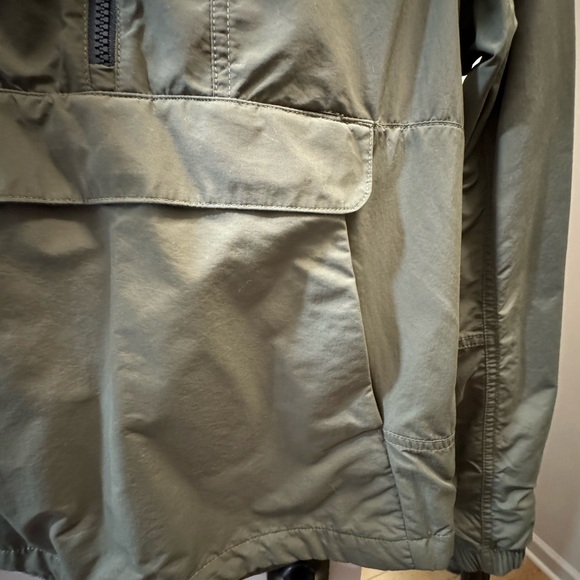 The North Face Windbreaker - Picture 6 of 6